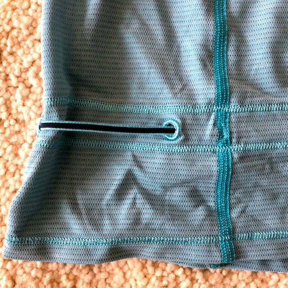 Lululemon Hustle & Bustle Yoga /Run Striped Blue Moon top Size 6 - Picture 10 of 16